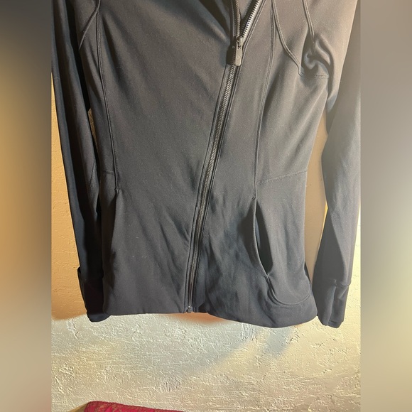 Lululemon black jacket: zip w hoodie, gently loved size 6, all the love!! Best!! - Picture 6 of 10